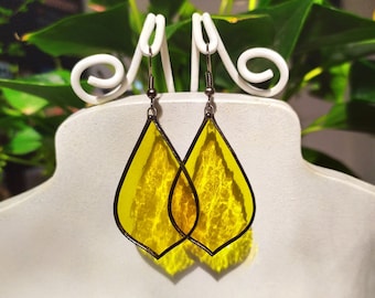 Gele glas-in-loodoorbellen Brandende sieraden, festivaloorbellen Sieraden van gesoldeerd glas, artistieke statement-oorbellen, oorbellen met zonnevanger