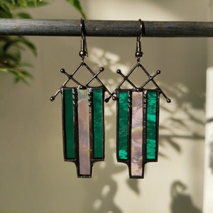 Brincos de vitral Brincos geométricos, Brincos verde-esmeralda transparente, Joias Suncatcher Joias soldadas, Presente de Natal Presente para irmã