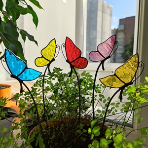 Butterfly stain glass plant stake, Suncatcher mom gift Pot decor, Garden accessory Window glass decor,Outdoor decoration Colored glass stake