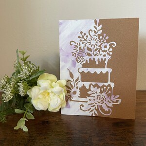 Cartão de bolo de casamento - Cartão de casamento ecológico, cartão reciclado para recém-casados, cartão de casamento floral para casal, cartão reciclado para casamento