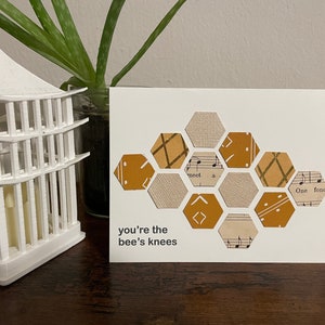 Alles Gute zum Geburtstagskarte - Du bist die Knie der Biene, Geometrische Geburtstagskarte, Spaß Geburtstagskarte, Süße Geburtstagskarte, Biene Geburtstagskarte, Bienenwabe
