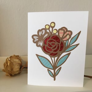 Tarjeta con ramo de flores silvestres: elegante tarjeta de cumpleaños para ella, ecológica para una amiga, reciclada para su esposa y con flores para su madre.