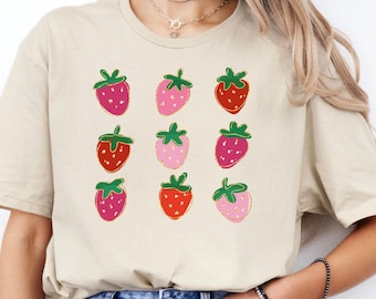 Strawberry Shirt, Retro Cottagecore Summer T-shirt, Botanical Berries Fruit Tee, Gardener Gift, Nature Sweatshirt