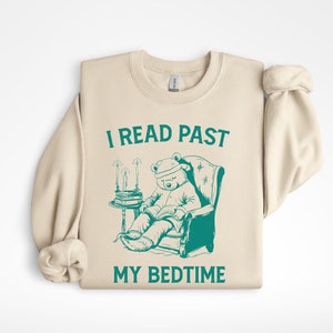 Funny Bear Sweatshirt, I Read Past My Bedtime Sweatshirt, Vintage Bear Shirt, Sarcastic Gift, Reading Shirt, Bear Lover Shirt, Funny Saying