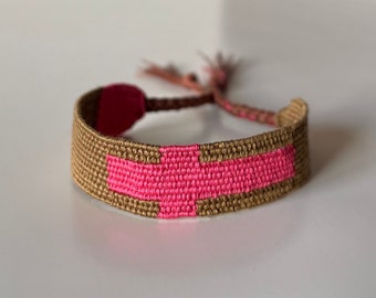 Widely woven bracelet with silk and linen