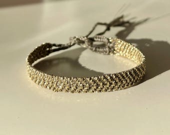 Woven bracelet with linen in herringbone pattern