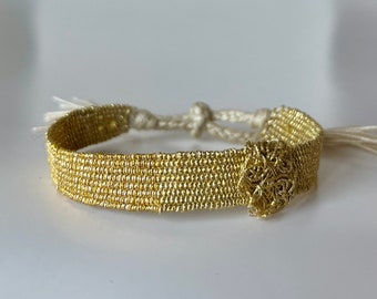 Woven bracelet with linen