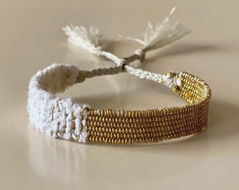 Woven bracelet with linen