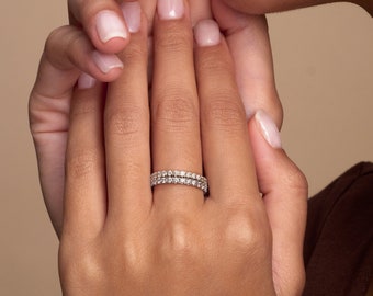 14K Gold Round Cut Diamond Eternity Band (1.15 CTW)