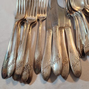 vintage oneidaTudor silverplate 38pc flatware set 4 place settings No monogram