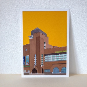 Può includere: Un'illustrazione digitale di un edificio marrone su sfondo giallo. L'edificio ha un cartello che recita "LOUIS HARTLOOPER".