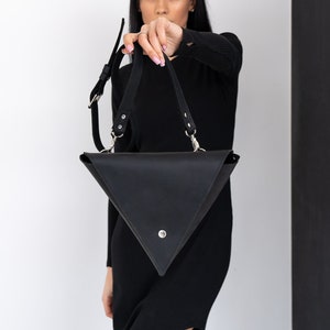 Einzigartige Dreieck Schultertasche, Einfache Elegante Tasche, Dreieck Ledertasche für Frauen, Handgemachte dreieck tasche, Flache Frau Tasche, Leder Mode Tasche