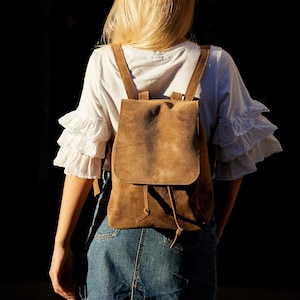 Sac à dos en daim pour femme, sac à dos pour ordinateur portable en cuir fait main, sac à dos hipster en daim, sac à dos marron de tous les jours, sac à dos pour elle