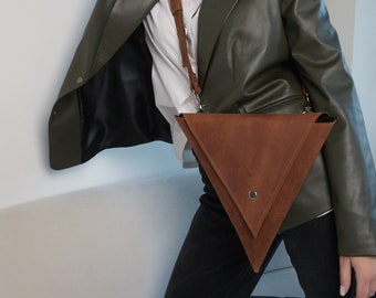 Leather Messenger Bag, Leather Triangle Bag, Womens Messenger Bag, Small Crossbody Bag, Handmade Bag, Cross Body Purse, Stylish Women's Gift