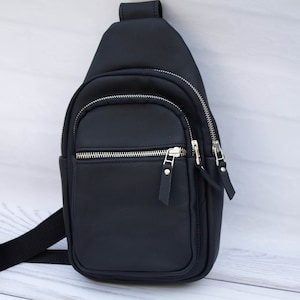 Sac à bandoulière en cuir noir pour homme, sac poitrine pour homme personnalisé, sac à bandoulière décontracté, sac sous les bras pour homme, sac à bandoulière de voyage, sac à bandoulière