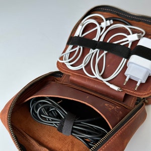 Gepersonaliseerde leren kabelopberger, snoergeleider, kabelhouder, reisorganisator cadeaus voor haar, gepersonaliseerde technische tas cadeaus voor mannen