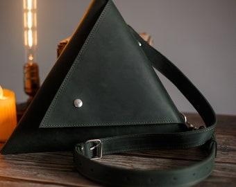 Leder-Frauen-Clutch. Dreiecktasche. Lässige Tasche. Geometrische Tasche. Leder Satteltasche, Stilvolle Frauentasche, einzigartige Tasche, schwarze Leder Geldbörse Frauen