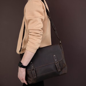 Porte-documents en cuir fait main pour ordinateur portable, sac messager en cuir personnalisé, sac en cuir MacBook, sac à bandoulière, sac pour ordinateur portable, cadeau pour père