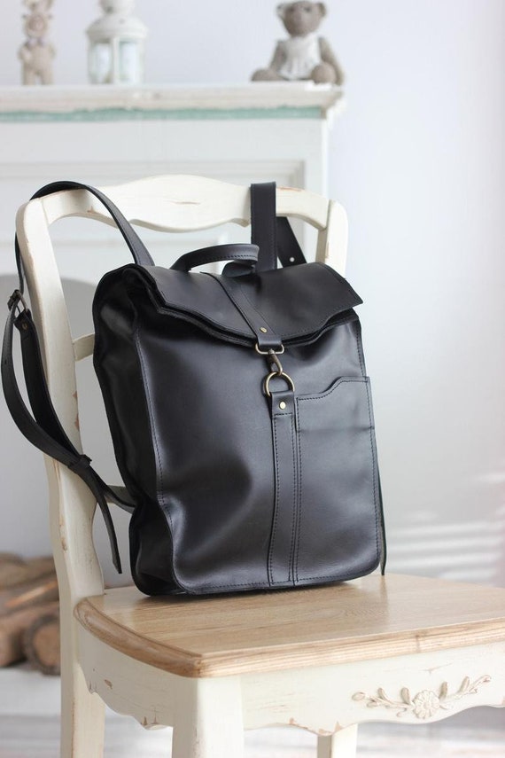 Minimalist Black Leather Backpack for Women, Chic Day Bag  display picture 3
