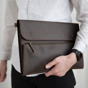 Borsa per laptop da uomo personalizzata marrone, valigetta per computer personalizzata, borsa tecnologica personalizzabile, borsa a tracolla per computer personalizzata, regalo per uomo