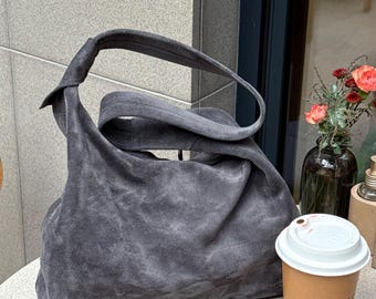 Trendy suede women’s shoulder bag with elegant soft leather design, stylish tote purse for modern fashion and everyday outfits, gray bag