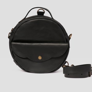 Black Round Leather Handbag Crossbody Circle Bag, Women&#39;s Shoulder Bag, Minimalist Purse, Small Round Bag, Secret Santa Gifts