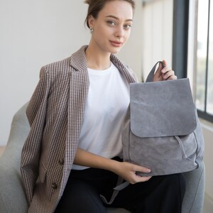 Mochila de ante para mujer, mochila para portátil hecha a mano en piel, mochila hipster de ante, mochila marrón para uso diario, mochila para ella imagen 6