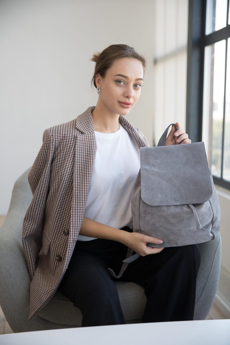 Mochila de ante para mujer, mochila para portátil hecha a mano en piel, mochila hipster de ante, mochila marrón para uso diario, mochila para ella imagen 6