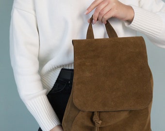 トートバッグ Fallett Suede Small Backpack Brown FA2403BG09BR SUEDE SMALL BACKPACK BROWN - FALLETT | 60% - Asian Fashion