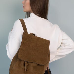 Mochila de ante para mujer, mochila para portátil hecha a mano en piel, mochila hipster de ante, mochila marrón para uso diario, mochila para ella imagen 11