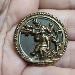 Victorian picture button