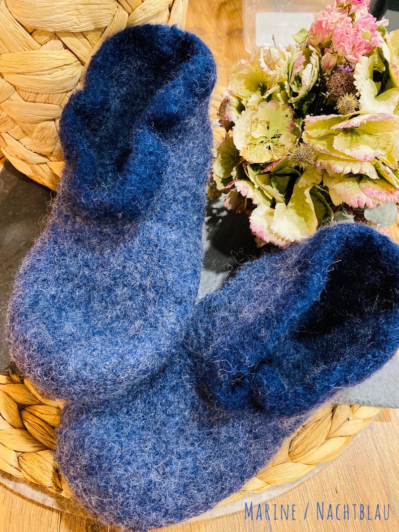 Felt shoes with raised shaft in two individual colors made from purest new wool // Gift for him and her // image 3