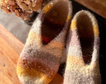 Felt shoes "Autumn Flowers" with sole - handmade unique piece by Anja