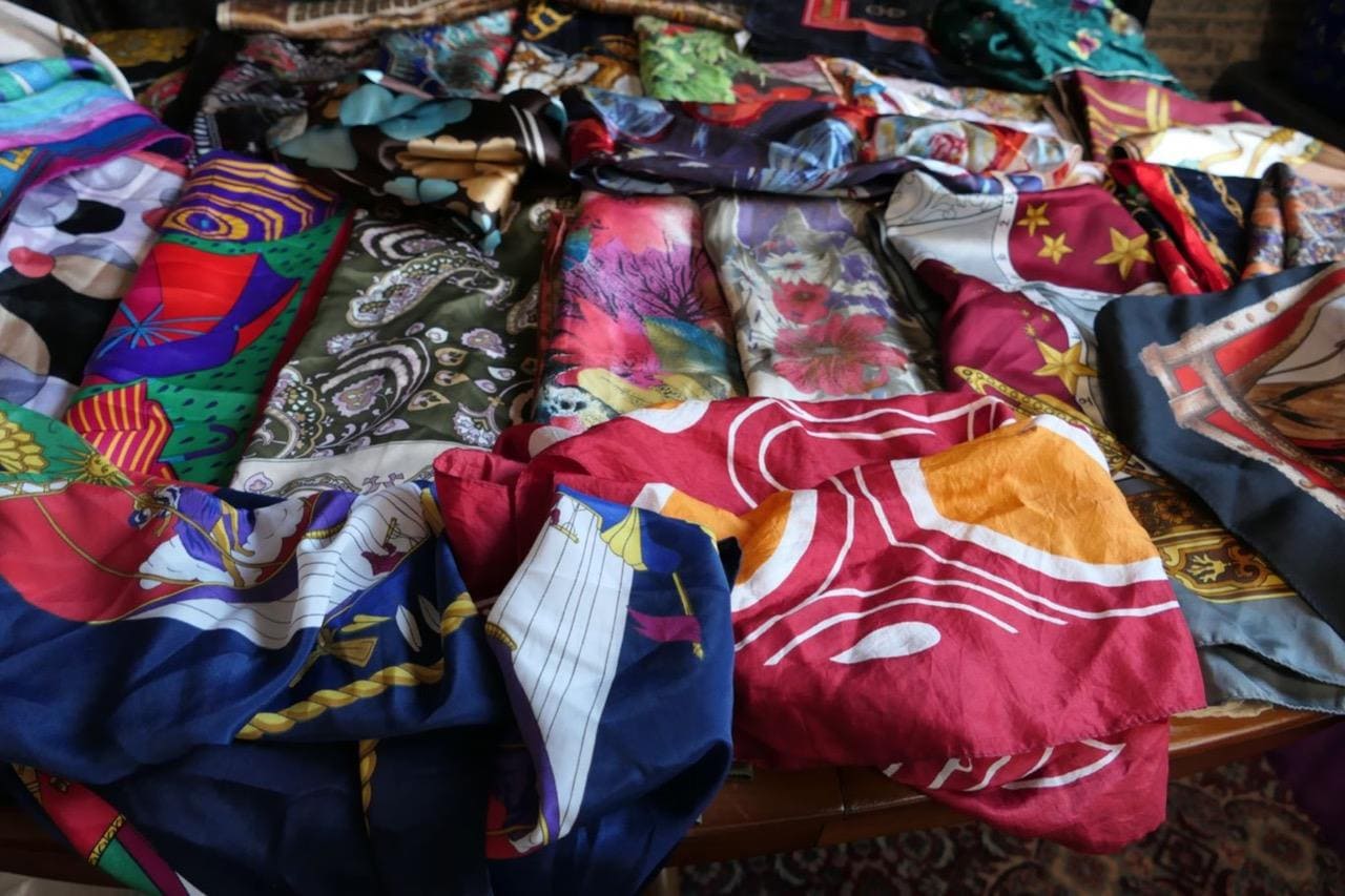 P*P様 【新品未使用】CTHY　HIGH-END VINTAGE SILK S Lot of 25 Lovely Silky Vintage Top Design Scarves for Collectors