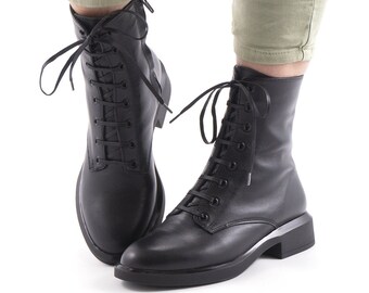 Lara jean combat boots | Etsy España