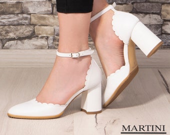 Mary Jane in pelle bianca: scarpe con cinturino alla caviglia e tacco alto e spesso