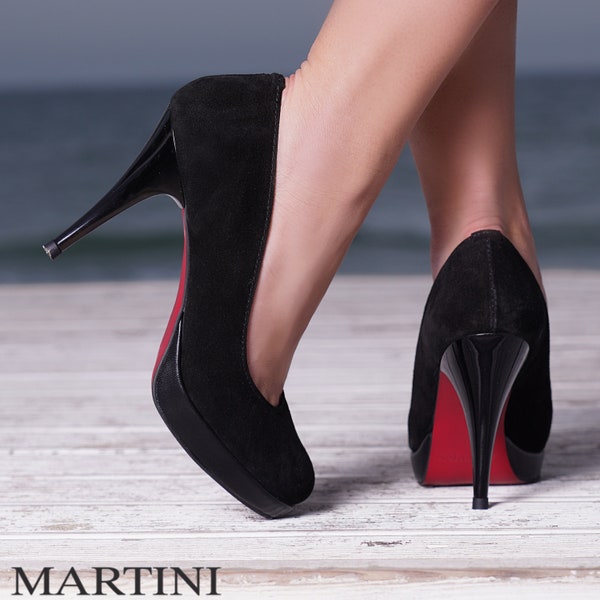 Schwarze Wildleder-Stilettos mit roter Sohle ~ Stilvolle Schuhe ~ High Heel Pumps ~ Damenschuhe mit runder Kappe ~ Damenschuhe mit roter Sohle