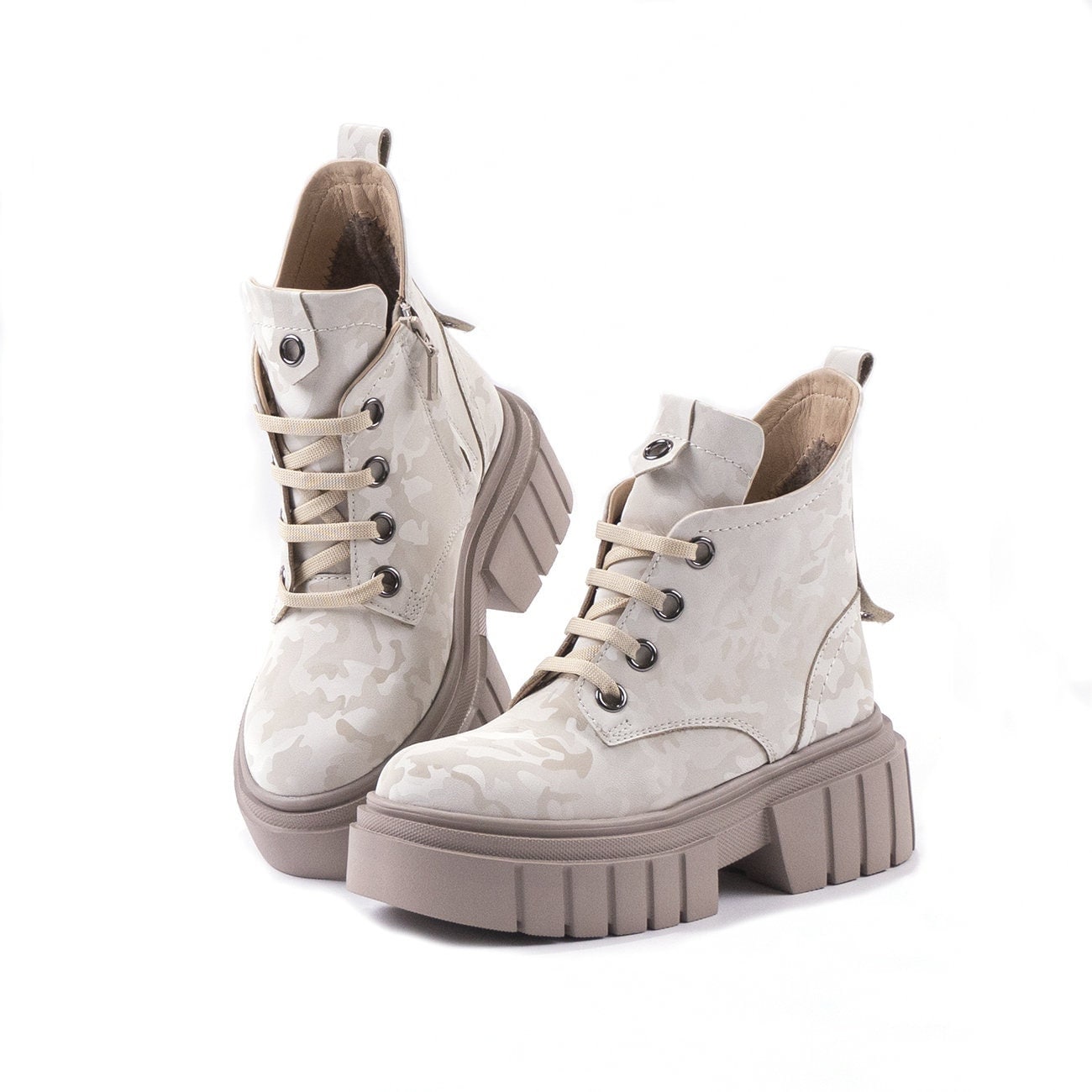 Plateau Combat Boots mit Camouflage Print in Ecru Farbe