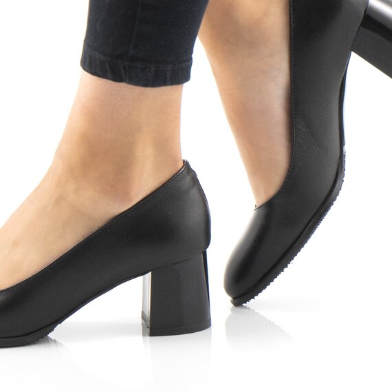 Klassieke zwarte pumps met lage dikke hak en puntige neus - Etsy België