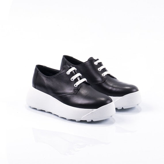 Women s Shoes in Black Colour With White Platform Natural Leather