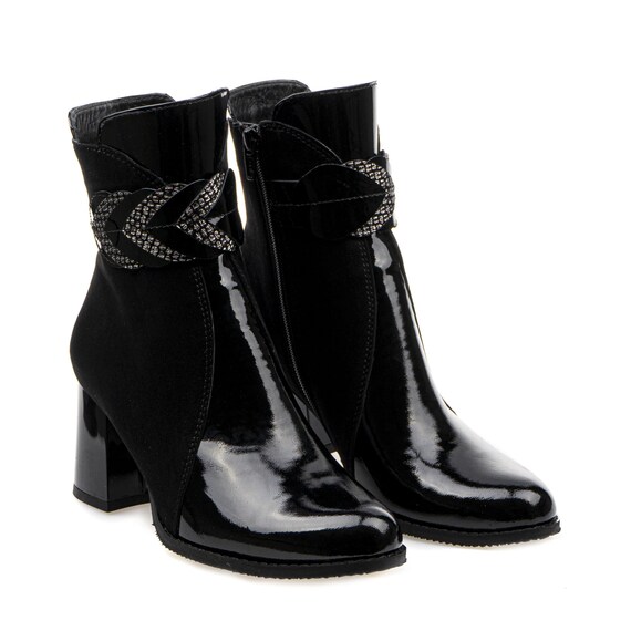 Elegantes botas negras de tacón grueso y charol - Etsy México