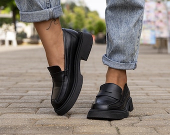Mocassini in pelle fatti a mano: scarpe da ufficio nere con plateau