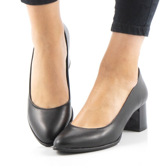 Klassieke zwarte pumps met lage dikke hak en puntige neus - Etsy België