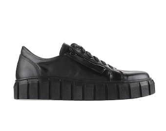 Chaussures de sport noires pures avec une fermeture éclair et des liens ~ Cuir véritable ~ Baskets noires ~ Baskets cravate ~ Chaussure de sport élégante ~ Baskets à plateforme