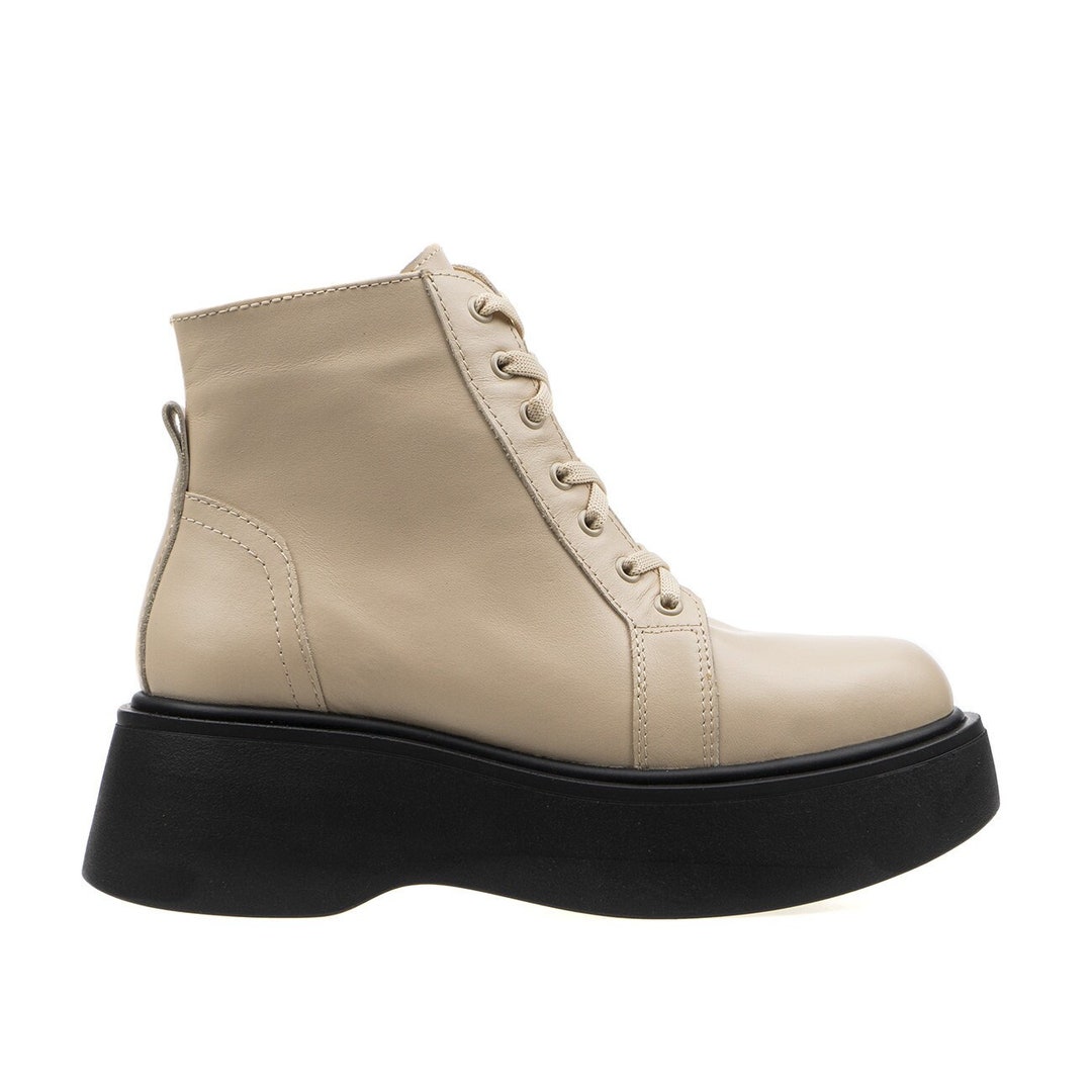 combat boots beige