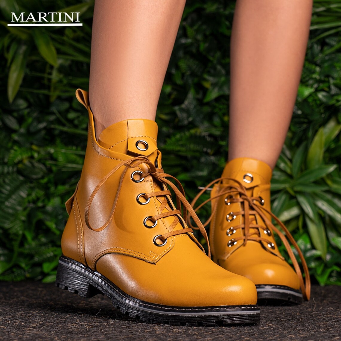 boots with tie
