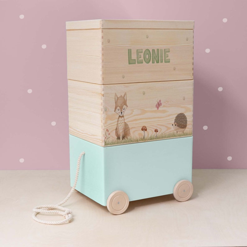 Scatola per giocattoli in legno personalizzata, scatola impilabile in legno, scatola in legno con ruote, decorazione per la cameretta dei bambini, regalo per bambini, regalo di nascita immagine 9