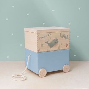 Scatola per giocattoli in legno personalizzata, scatola impilabile in legno, scatola in legno con ruote, decorazione per la cameretta dei bambini, regalo per bambini, regalo di nascita immagine 2