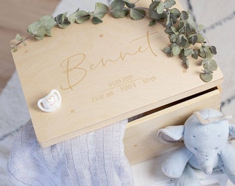 Boîte à souvenirs personnalisée bébé boîte en bois prénom gravé rangement cadeau enfant pour naissance baptême ciel étoilé