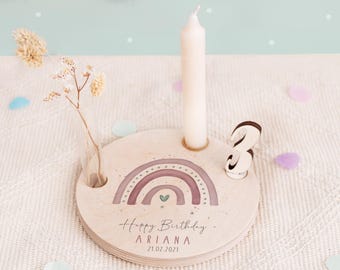 Personalisierter Geburtstagsteller Regenbogen aus Holz mit Kerzenhalter, Vase & Jahreszahlen - Geburtstagsdeko - 1. Geburtstag Baby Geschenk
